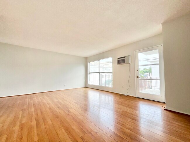 Foto del edificio - 1142 N Orange Grove Ave