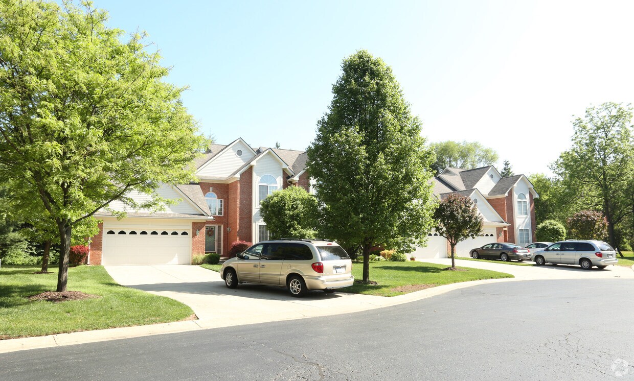 Navin Oaks Condos Apartments Livonia, MI