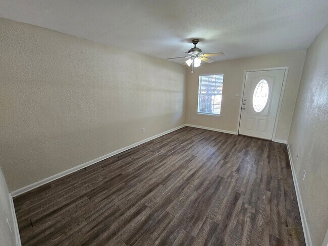 Foto del edificio - College Station - 2 bedroom 1 bath Duplex