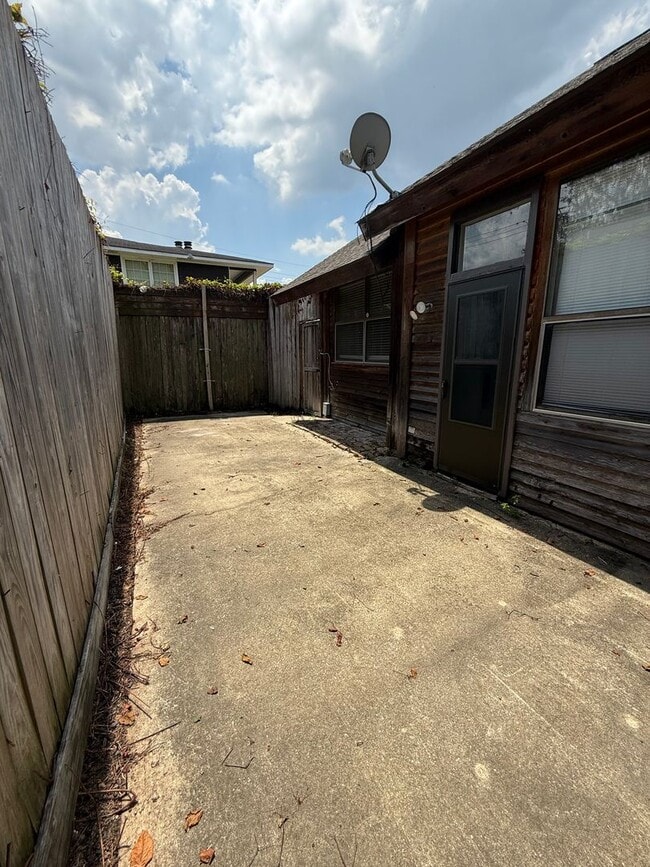 Building Photo - 8462 Bayou Fountain Ave