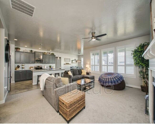 Foto del edificio - 3467 S Barletta Ave