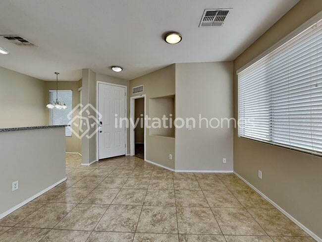 Building Photo - 1121 E Bosi St