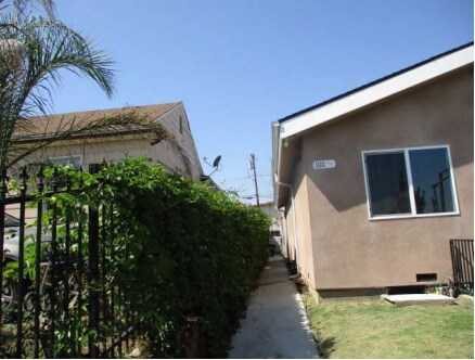 Side view - 11111 S Mariposa Ave