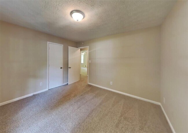 Building Photo - 6250 Silver Spur Dr
