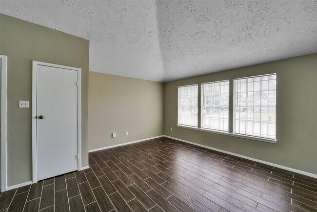 Building Photo - 10036 Woodico Dr