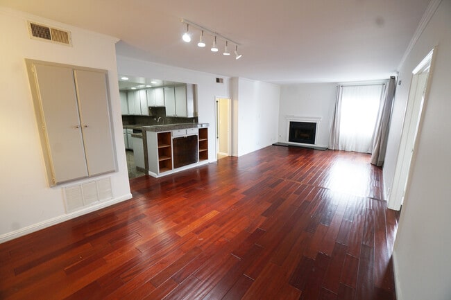 Living room/dining room - 1441 Federal Ave