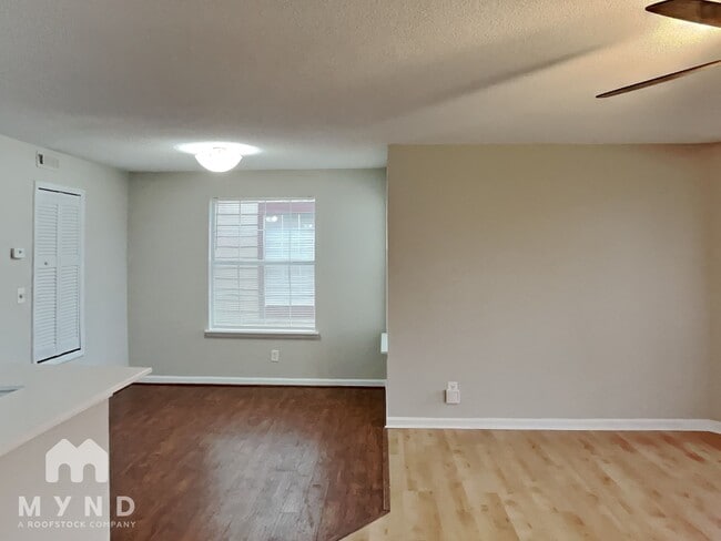 Building Photo - 1213 Waterville Ct