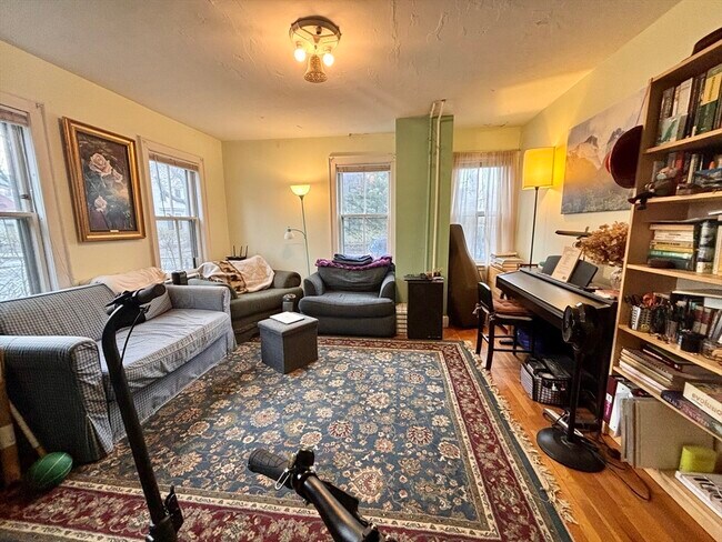 Building Photo - 246 Brookline St