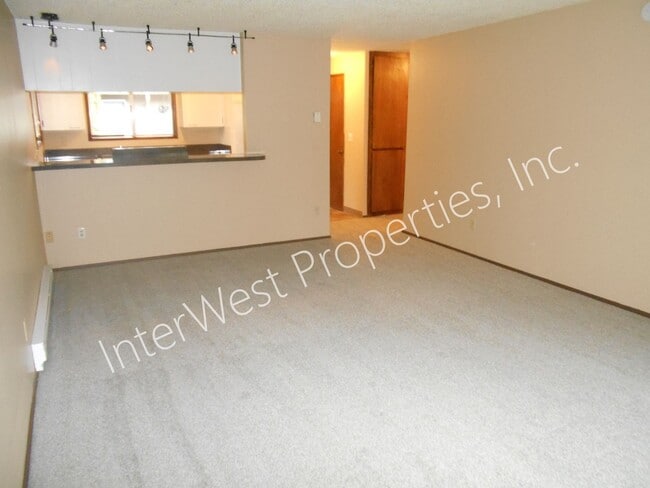 Building Photo - FRIE02-COM