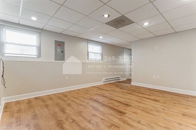Building Photo - 3 br, 2 bath House - 811 Carriage House Ln -