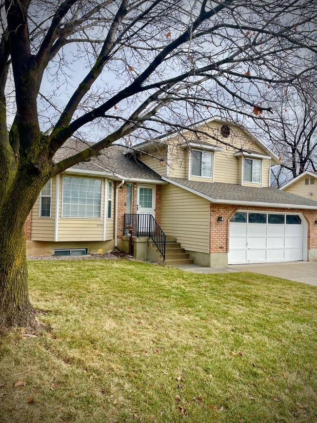 Foto del edificio - Spacious 4 Bedroom Home in Quiet Neighborhood – Great Location