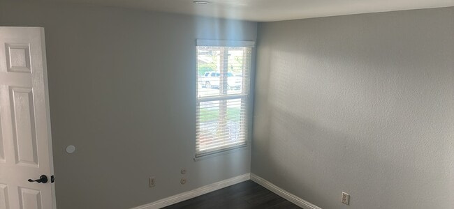 Foto del edificio - 2429 Greenwich Dr