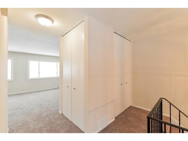 Foto del edificio - 2067 103rd Ave NW