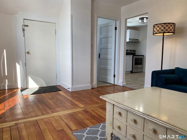 Building Photo - 51 Indian Neck Ave