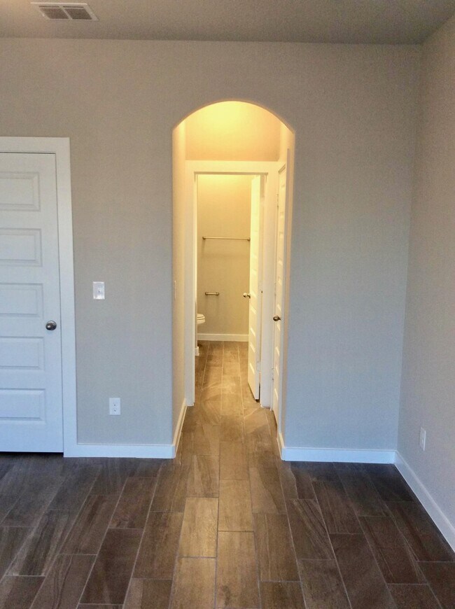 Foto del edificio - LUXURY TOWNHOME LOCATED IN PECAN PARK, BASTROP, TEXAS!