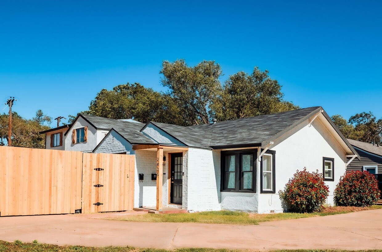 Foto principal - 2436 24th St