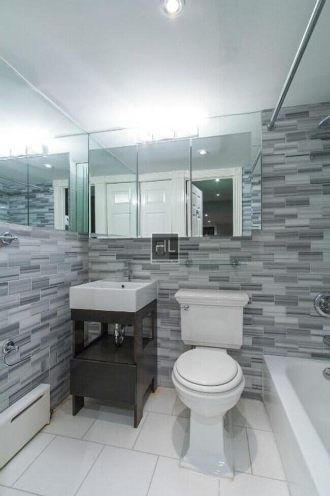 Building Photo - BARROW ST.