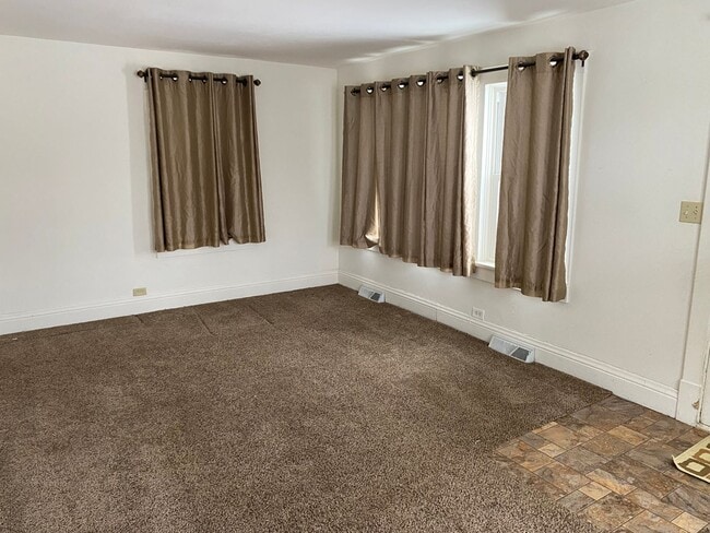 Building Photo - 3-Bedroom 2-Bath House Close to the Monk G...