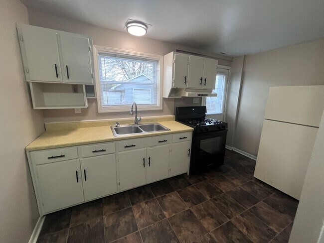 Foto del edificio - 4804 S. Monroe St. - One Bedroom Ranch Hom...