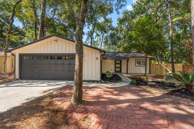 Building Photo - 5 Canyon Oak Pl