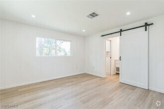 Building Photo - 13724 River Forest Dr