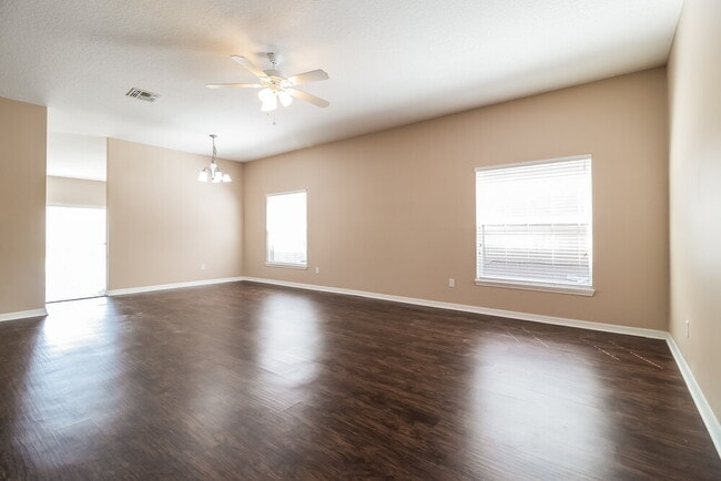 Foto del edificio - 4316 Creeks Run Blvd