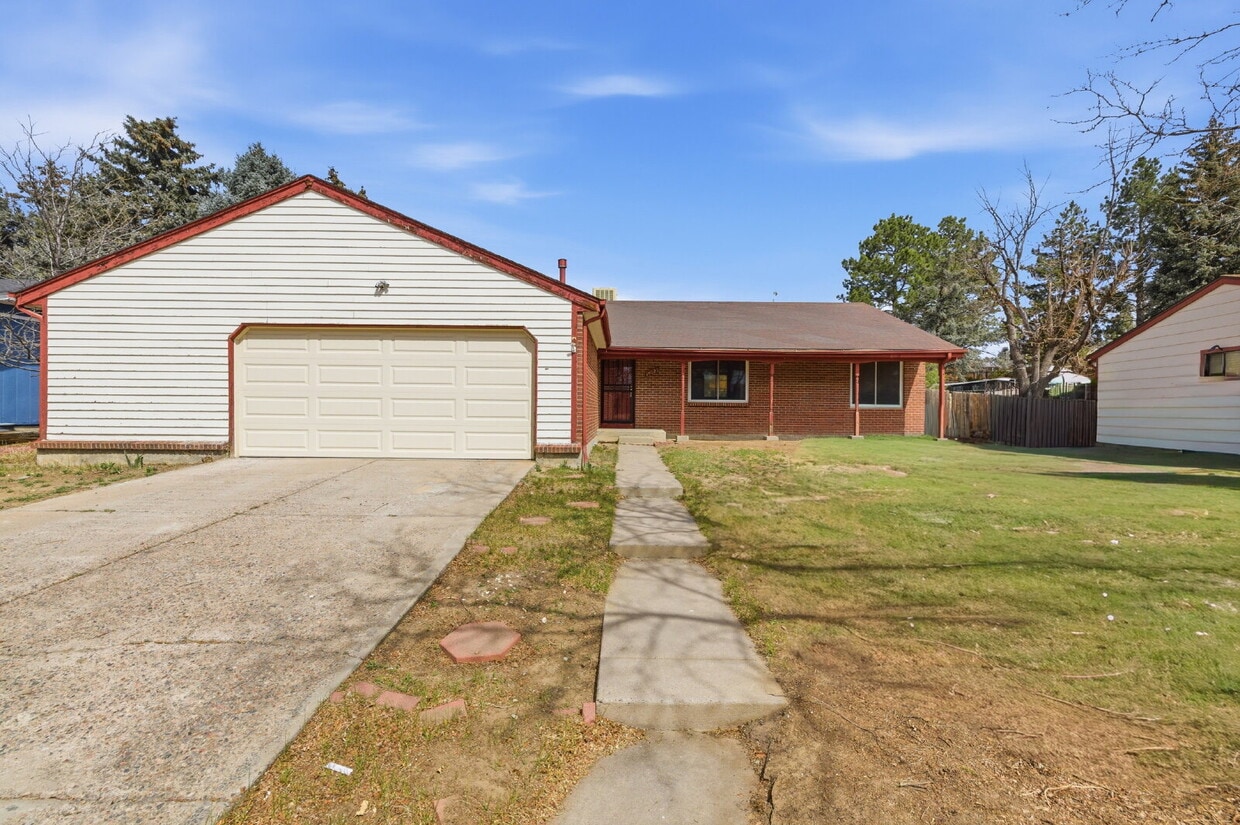 Huge Backyard - Remodeled 3 Bedroom 1.5 Bath Ready ASAP! - Huge Backyard - Remodeled 3 Bedroom 1.5 Bath Ready Feb15th!