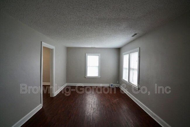 Photo - 2106 Eastwood Ave Apartment