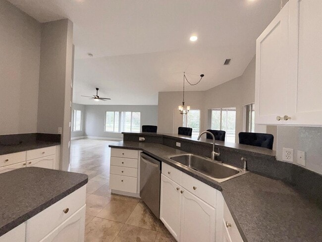 Foto del edificio - 7534 Coconut Blvd