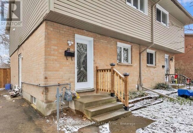 Building Photo - 41 Mohegan Crescent