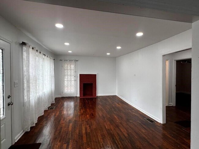 Building Photo - 4640 White City Rd
