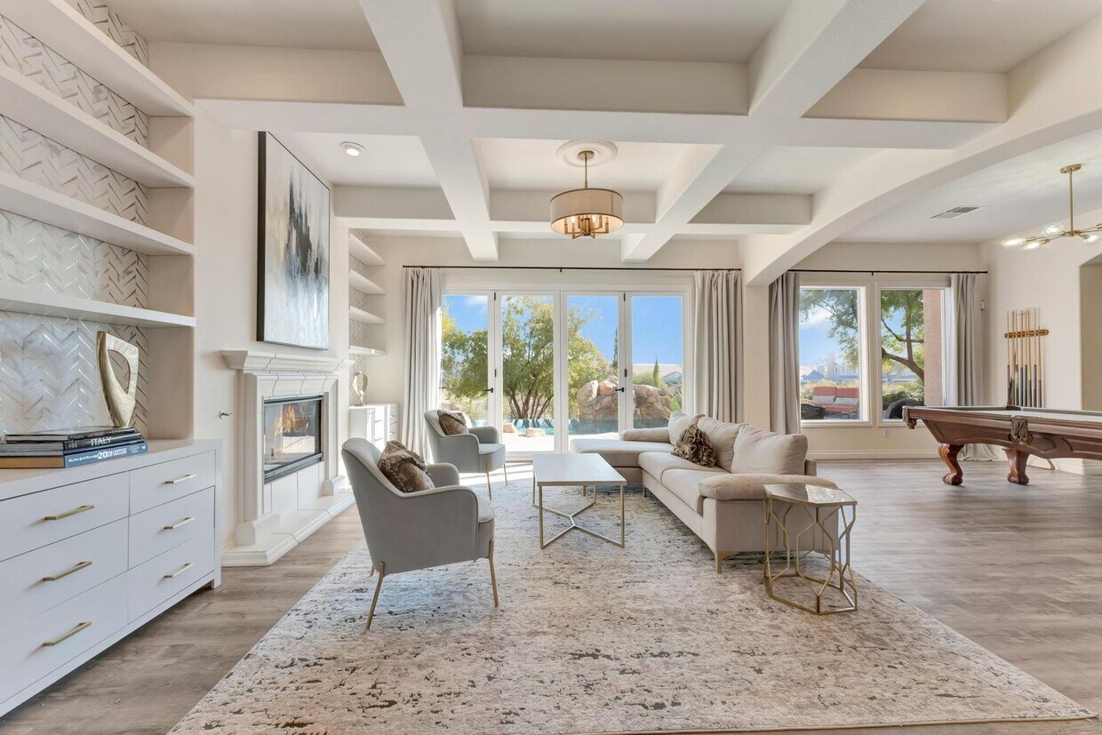 Foto principal - Queensridge Beauty - 5 bedroom on a 1/4+ a...