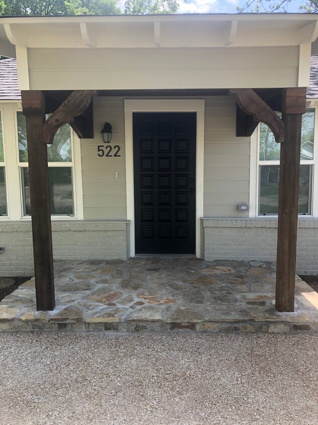Primary Photo - 522 E Avenue G