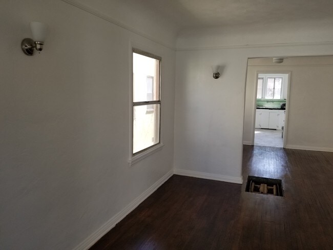 Foto del edificio - 6103 S Victoria Ave