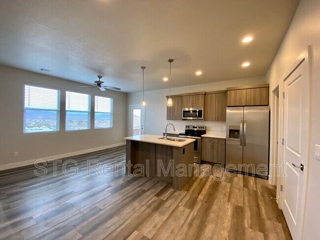 Foto del edificio - 438 N Stone Mountain Dr