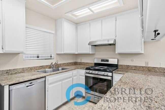 Building Photo - 629 Bonair Way