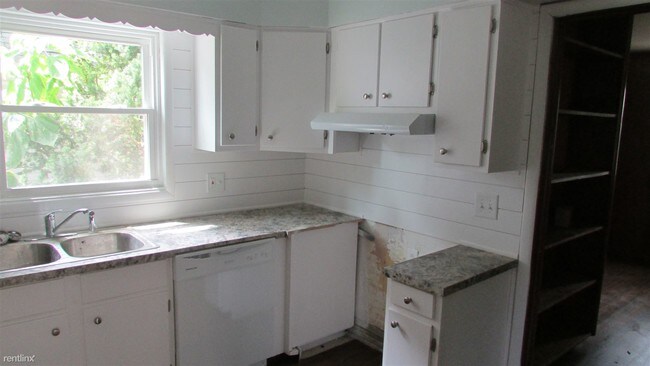 Building Photo - 4 br, 1.5 bath House - 439 Dickinson St SE