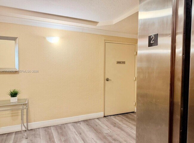Foto del edificio - 2415 NW 16th St Rd