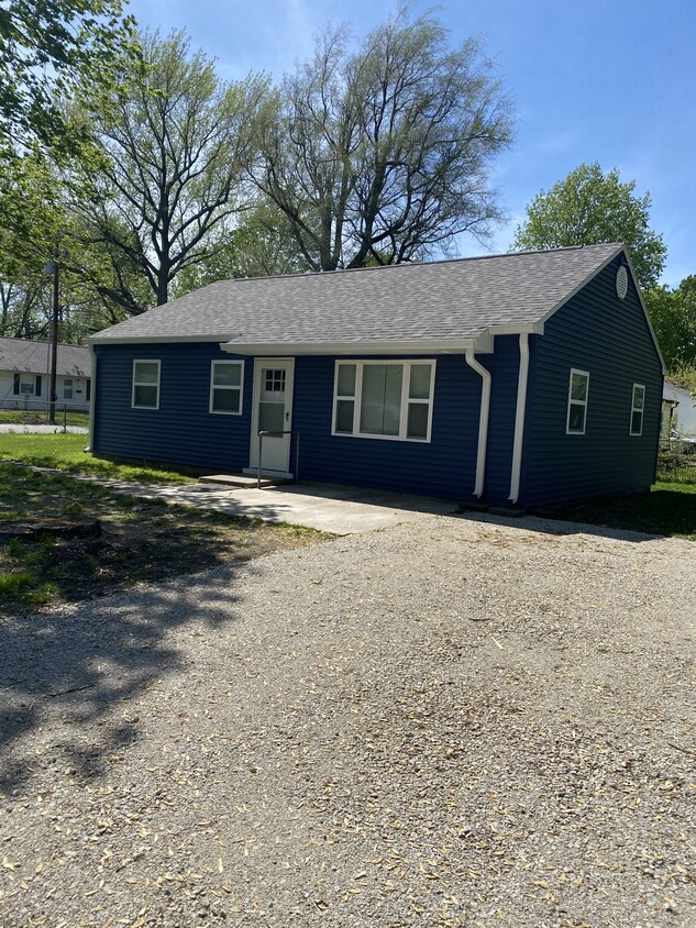 Primary Photo - 1321 S 4th St