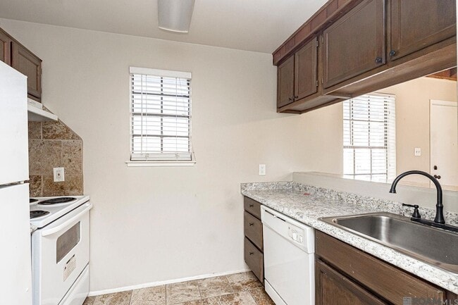 Foto del edificio - 3003 Greenwood Dr