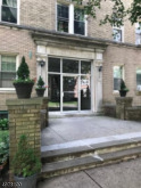 Primary Photo - 16 Seymour St