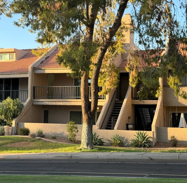 Building Photo - 1201 E Northshore Dr
