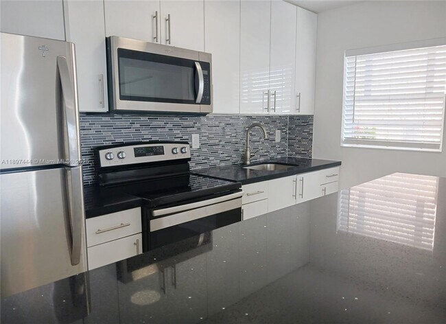 Foto del edificio - 4109 N Ocean Dr