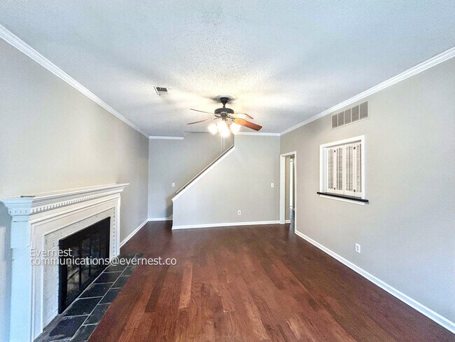 Foto del edificio - 1764 Central Ave