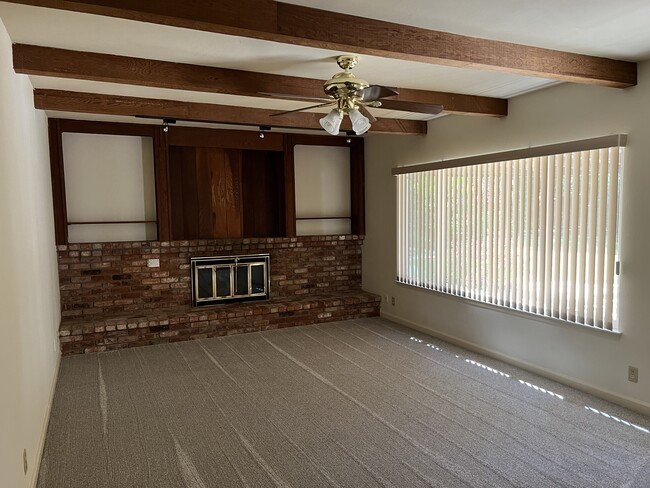 Building Photo - 1578 Loganberry Way