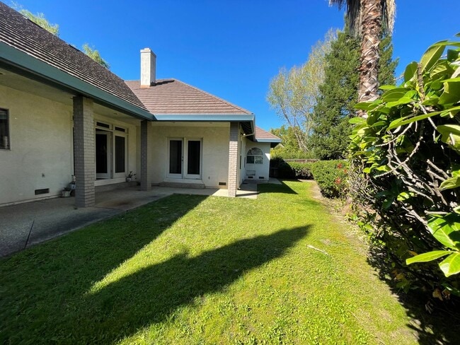 Building Photo - Exceptionally Spacious 4 Bedroom, 3 Bath H...