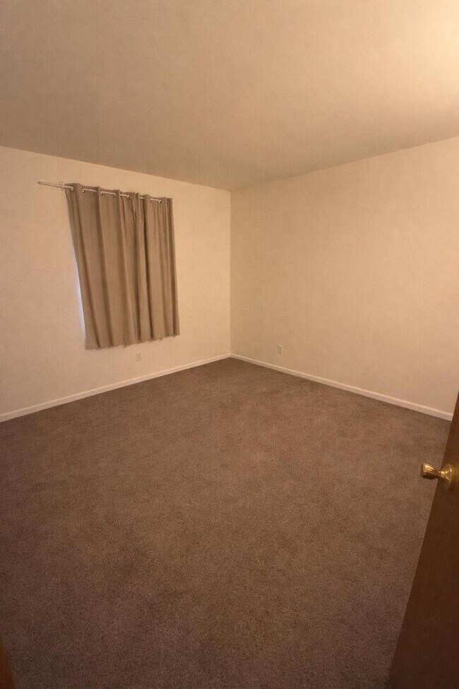 Foto del edificio - 303 Newport Ln