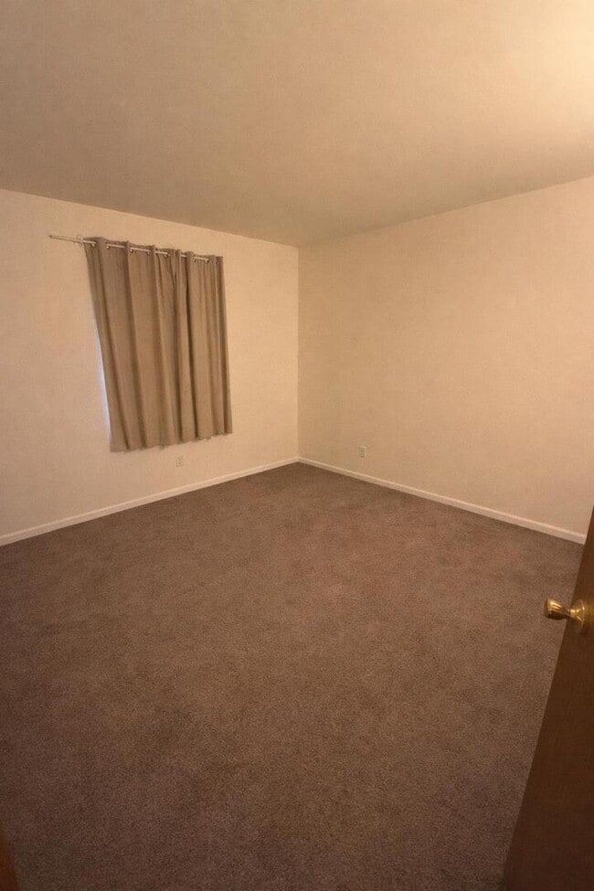 Building Photo - 303 Newport Ln