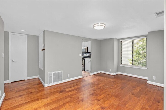 Foto del edificio - 2875 Torreya Way SE