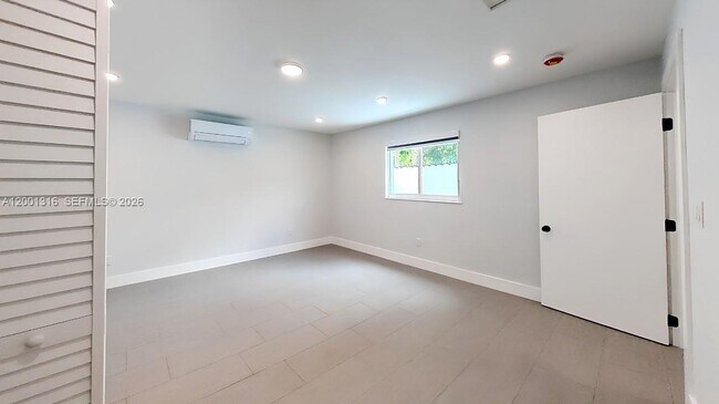 Foto del edificio - 130 W 57th St